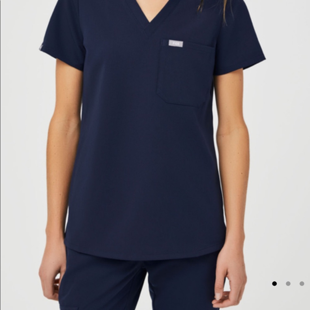 FIGS sz S Catarina One Pocket Scrub top, Navy.